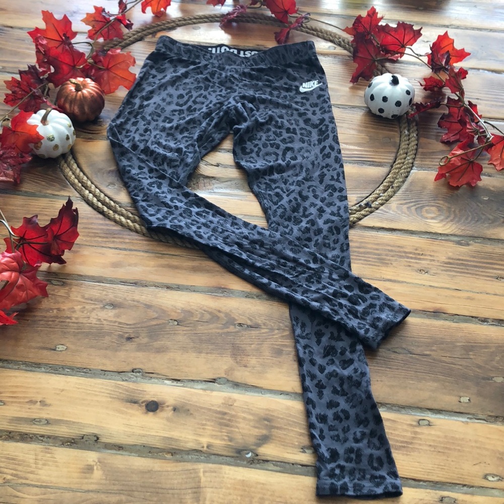 Nike gray and black leopard print leggings